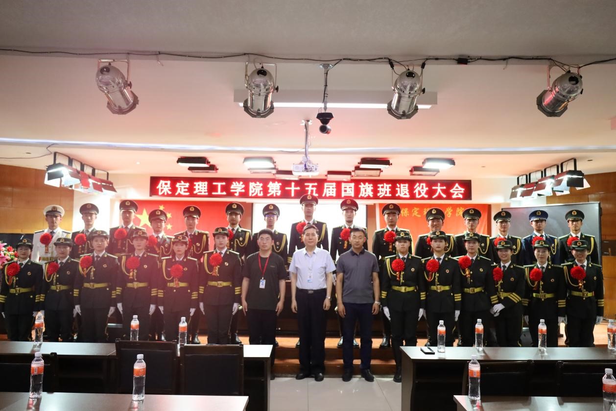 xhjc1188新黄金城举行国旗班第十五届退役暨交接仪式